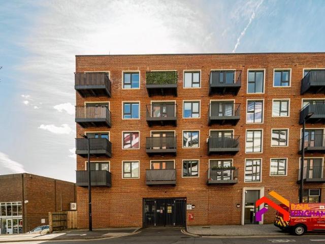Flat for rent in Daws Hill, Cressex