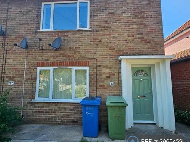 Flat for rent in Old Lakenham, East Bank