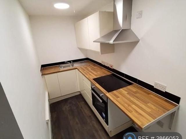 Apartment for rent in Deeplish, Burnedge