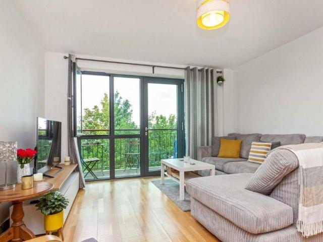 Apartment for rent in London Borough of Merton, Greater London
