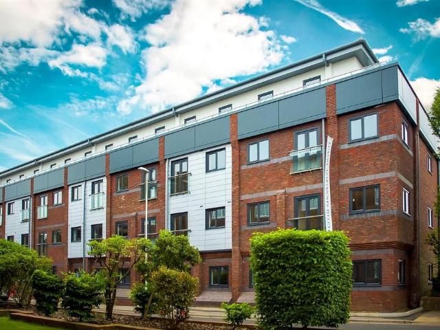 Flat for rent in Perryfields, West Sussex