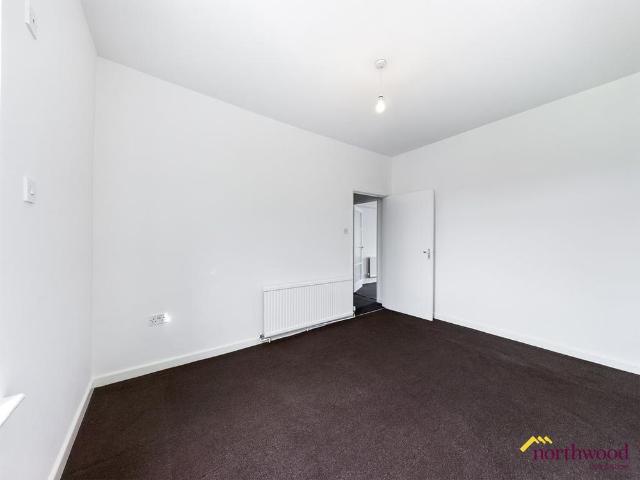 Apartment for rent in Roselands, Eastbourne