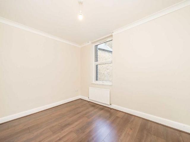 Apartment for rent in North Sheen, Greater London