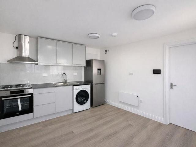 Apartment for rent in Kingsbury, Greater London