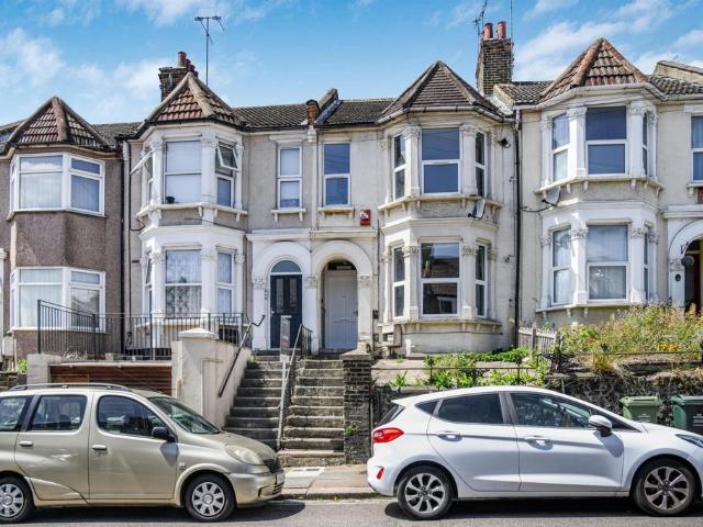 Flat for rent in Monks Orchard, Kent