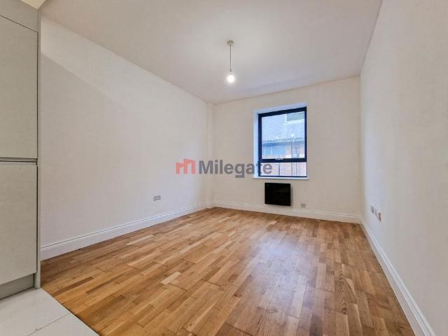 Apartment for rent in Widmore, Greater London