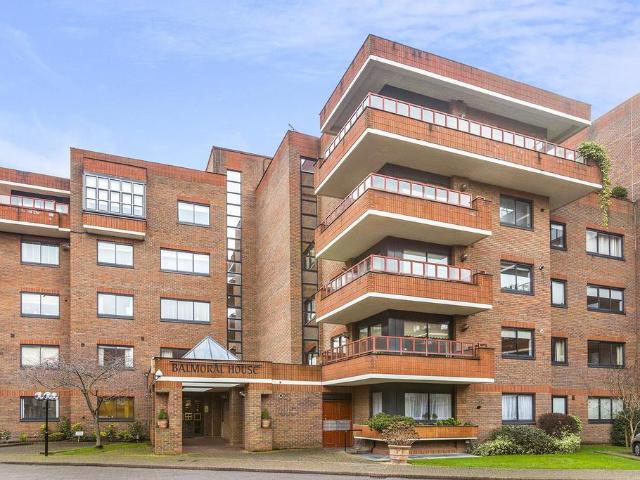 Flat for rent in Brook Green, Greater London