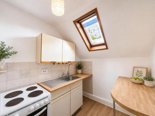 Apartment for rent in Oldway, Livermead