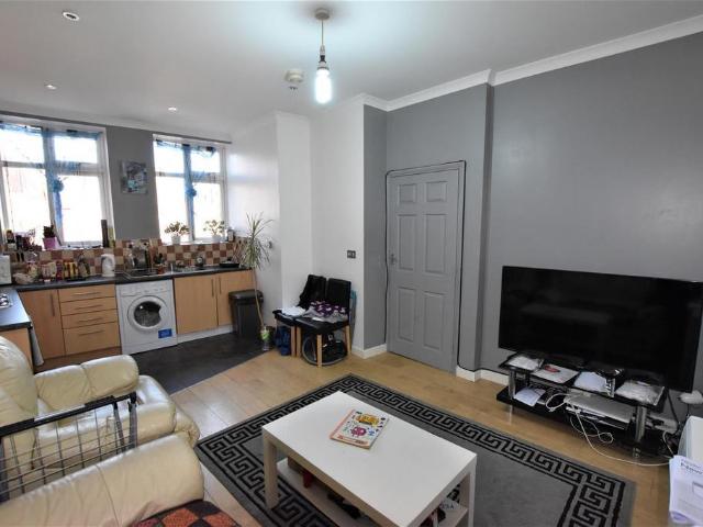 Flat for rent in Bede Island, Old Wharf