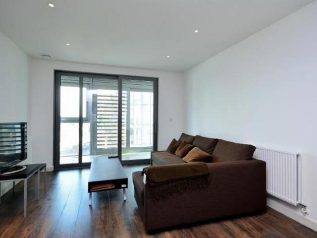 Flat for rent in London Borough of Hounslow, Greater London
