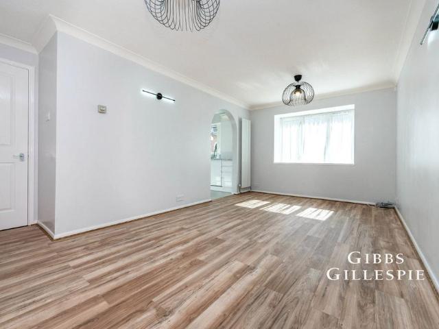 Flat for rent in Pinner, Greater London