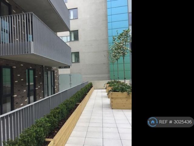 Flat for rent in Slough
