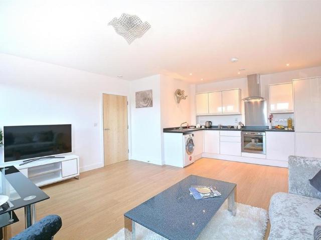 Apartment for rent in Perryfields, West Sussex