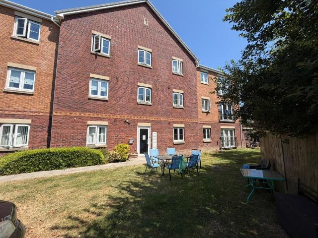 Flat for rent in Gorseinon, Wales