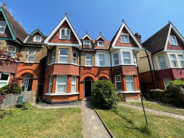 Apartment for rent in London Borough of Croydon, Waddon