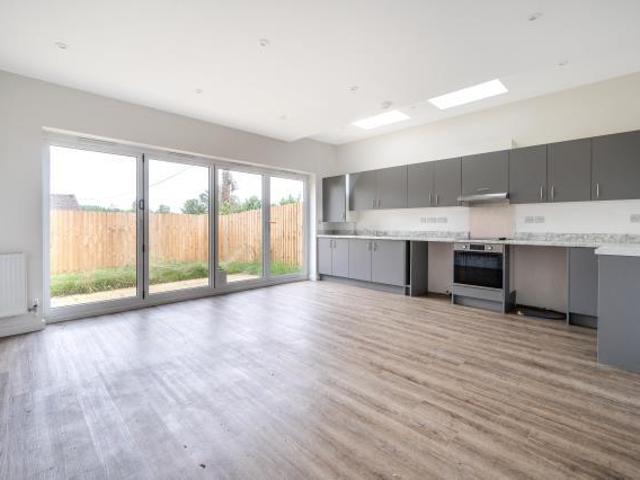Flat for rent in Black Bourton, Oxfordshire