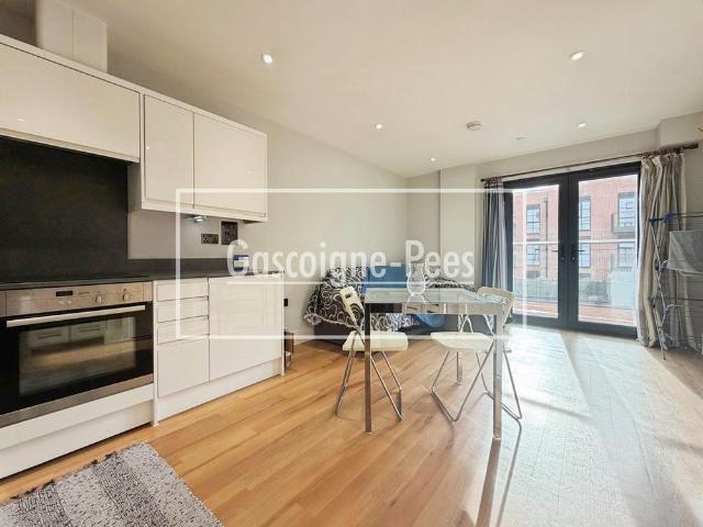 Apartment for rent in West Byfleet, Woking