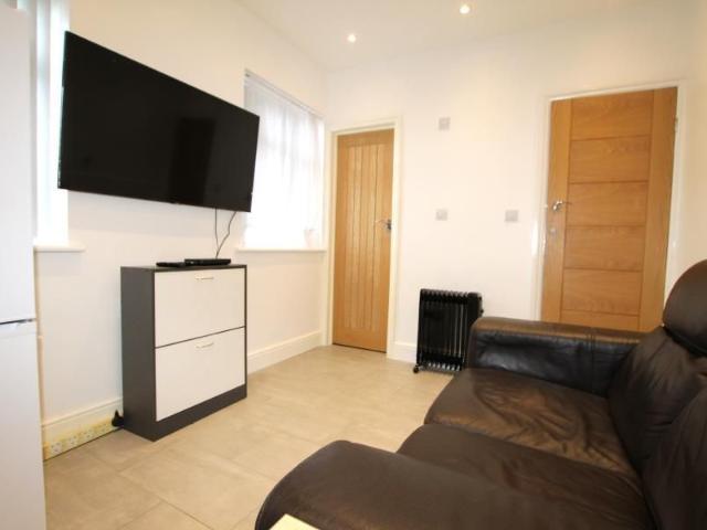 Apartment for rent in Kenton, Greater London