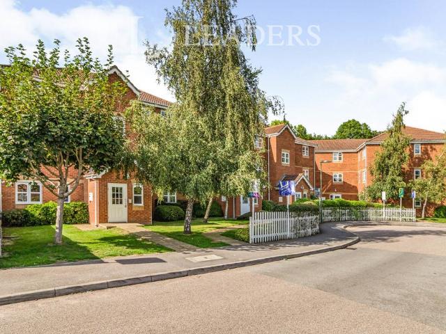 Flat for rent in Blackhills, Surrey