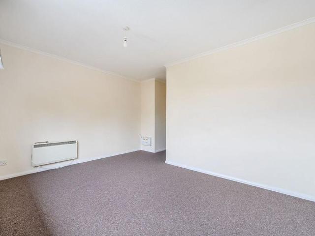 Apartment for rent in Farncombe, Waverley
