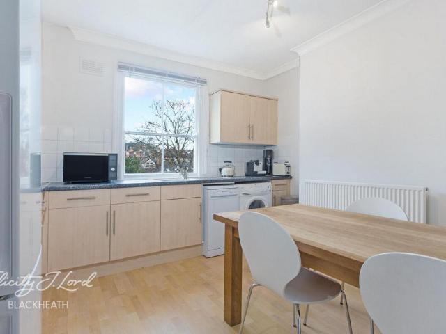 Flat for rent in East Greenwich, Greater London