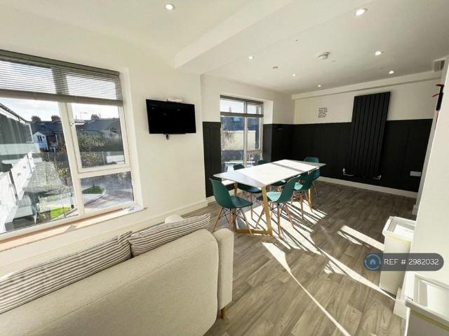 Apartment for rent in Falcon Lodge, Wales