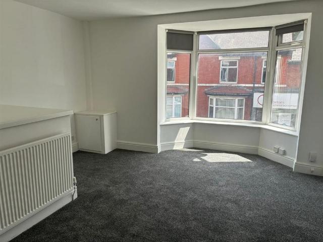Apartment for rent in Outwood Gate, Bury