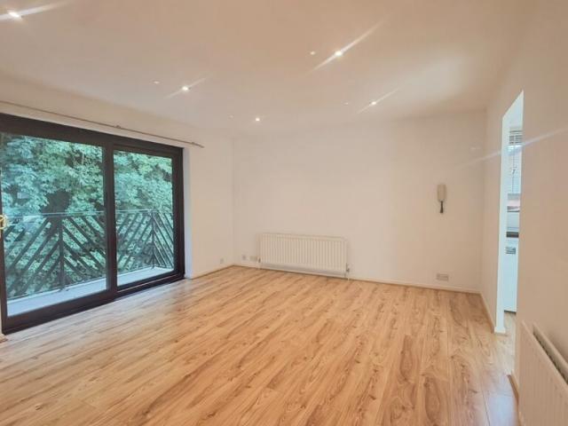 Apartment for rent in Caterham, Tandridge
