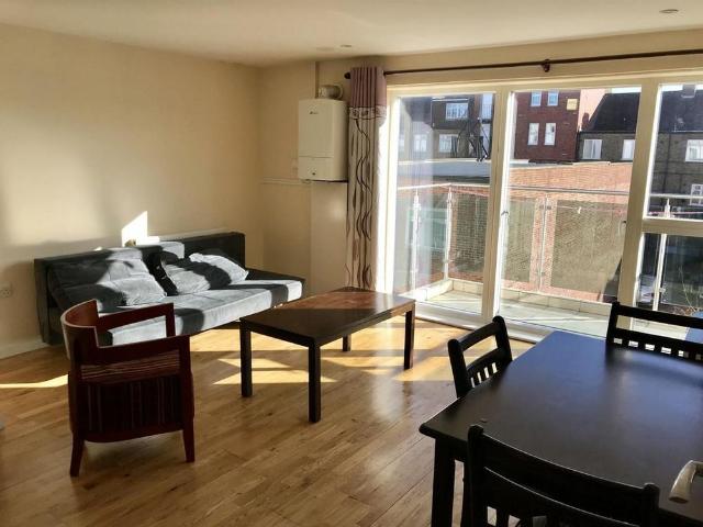 Apartment for rent in Northwood, Greater London