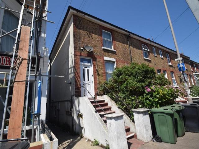 Flat for rent in Roselands, Eastbourne