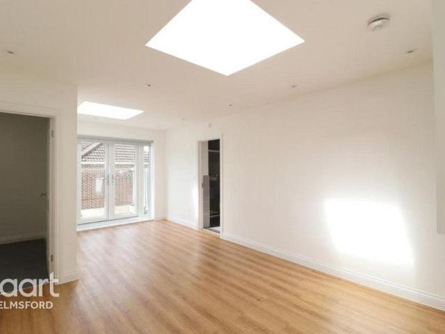 Apartment for rent in The Galleries, Navestock Side