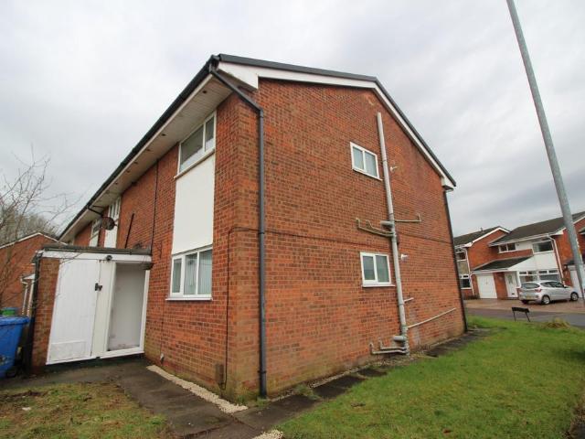 Flat for rent in Burnedge, Greater Manchester