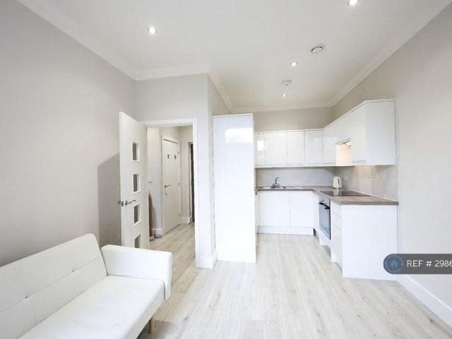 Apartment for rent in Lakenham, East Bank