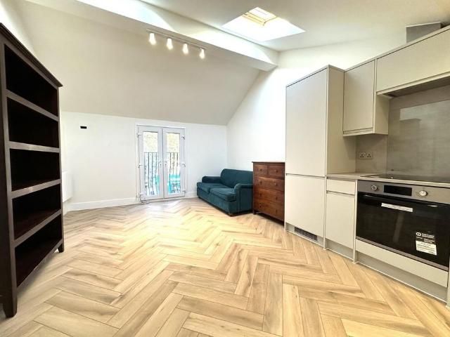 Apartment for rent in London Borough of Hounslow, Strand