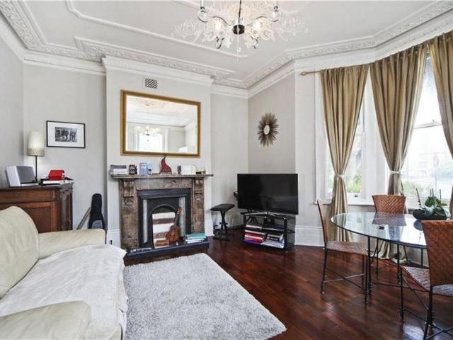 Apartment for rent in West Kensington, Greater London