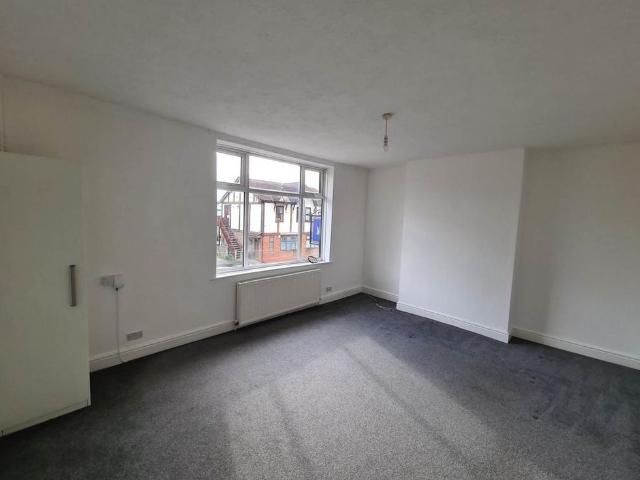 Apartment for rent in Higher Irlam, Salford