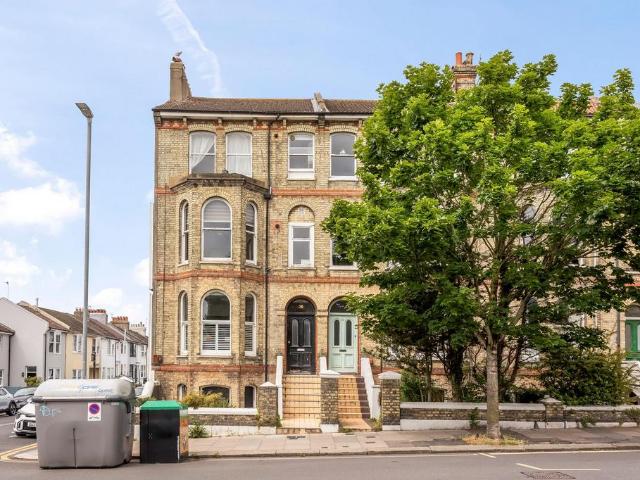 Flat for rent in Aldrington