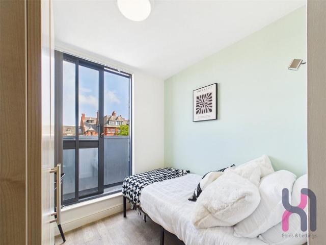 Flat for rent in Calderstones