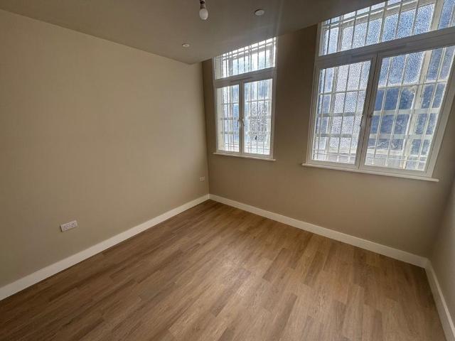 Flat for rent in London Borough of Croydon, Addiscombe