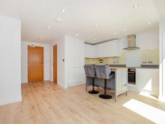 Flat for rent in Little Stanmore, Greater London