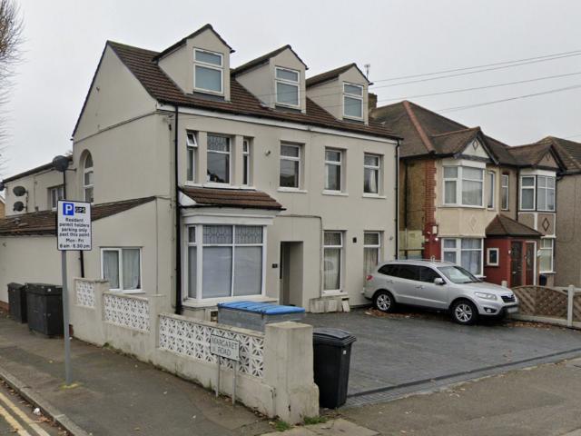 Flat for rent in Gidea Park, Greater London