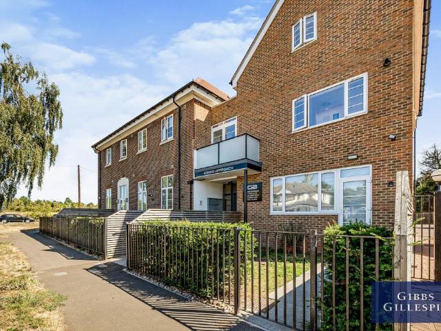 Flat for rent in Iver, Richings Park