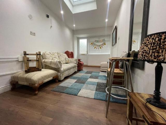Apartment for rent in London Borough of Hounslow, Heston