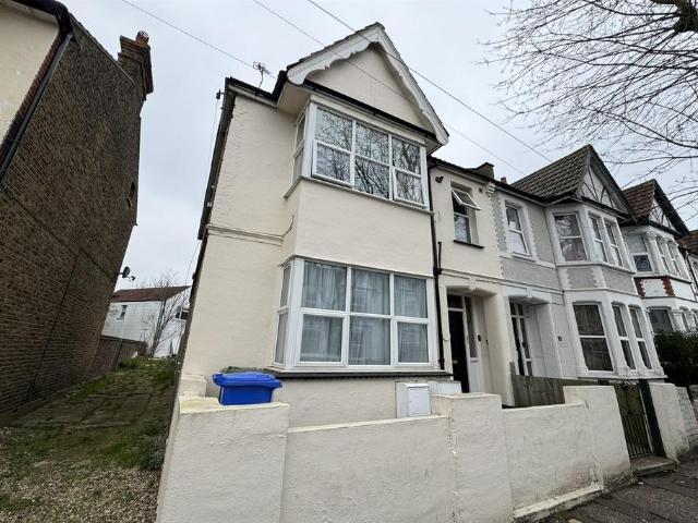Flat for rent in Alton Barnes, Essex
