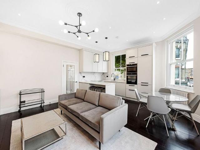 Apartment for rent in Lot's Village, Greater London