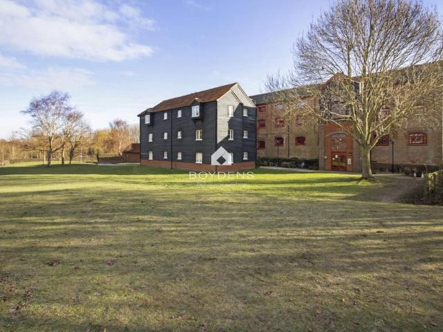 Flat for rent in Chipping Hill, Essex