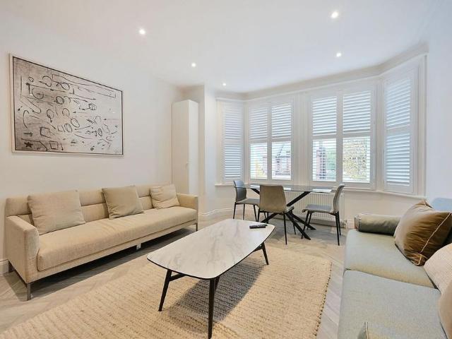 Apartment for rent in London Borough of Hounslow, Strand