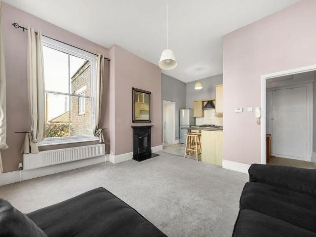 Apartment for rent in Earlsfield, Greater London