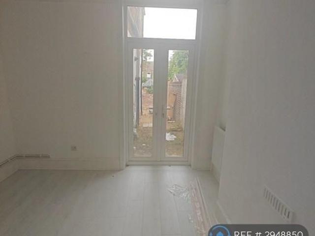 Apartment for rent in Plumstead, Greater London