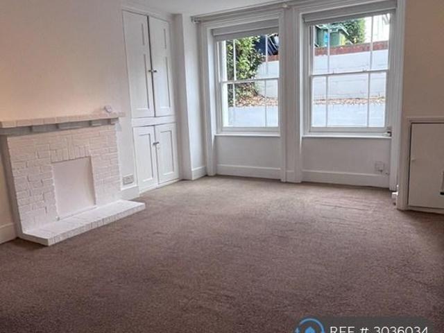 Flat for rent in St James, Sandown Park